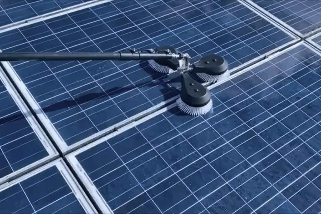 Photovoltaikreinigung Göttingen auf Dachanlage